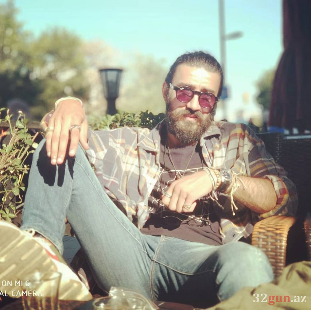 Deputat Aqil Məmmədov sırğalı oğlunamədəniyyət sahəsində iş axtarır (FOTOLAR)